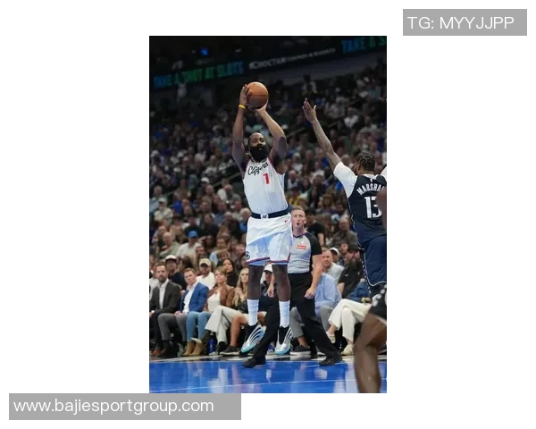 快船与独行侠半场激战哈登领衔快船领先克莱与马绍尔表现不俗 快船与独行侠半场激战哈登领衔快船领先克莱与马绍尔表现不俗