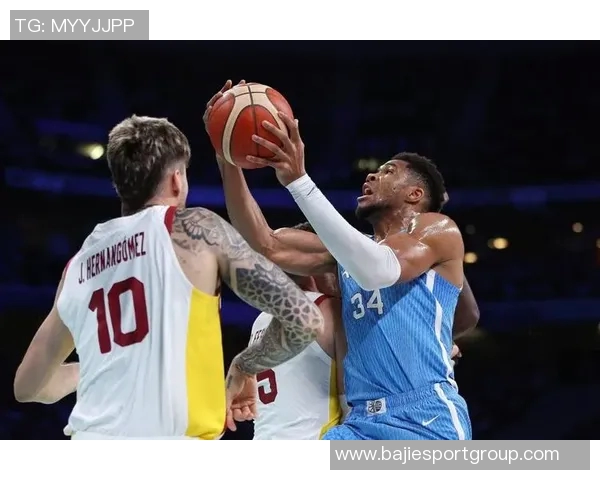 字母哥首节表现受限仅得7分2篮板失误频频遭遇严防挑战 字母哥首节表现受限仅得7分2篮板失误频频遭遇严防挑战