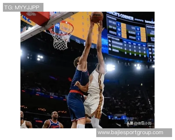 莱昂纳德生涯得分突破15000分快船三节惨遭对手压制落后32分